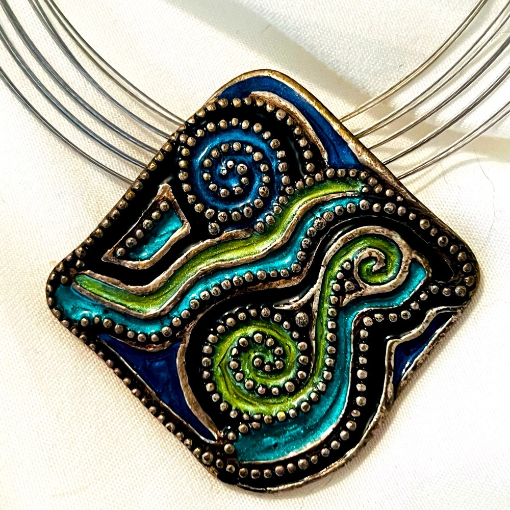 Chico’s enamel necklace with lobster closure | 16”-18”